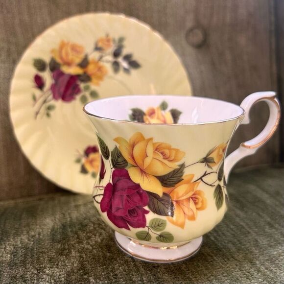 Elizabethan Fine China Teacup & Saucer Yellow w  Colorful Roses & Gold Preloved - Picture 5 of 7